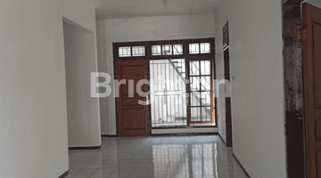 Gambar 1 Rumah 1.5 lantai, tempat sangat strategis, NOL jalan Raya, Darmo Baru Barat, Surabaya Barat