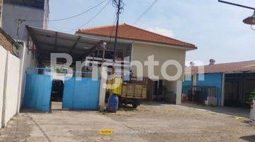 Gambar 3 Rumah dan Gudang di Petemon