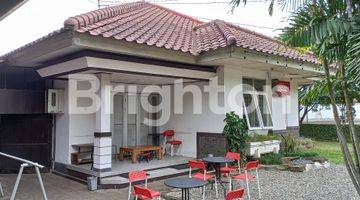 Gambar 4 RUMAH BESAR DI ROW JALAN LEBAR, JALAN UTAMA