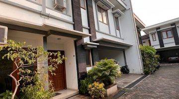 Gambar 1 Rumah 2 Lantai Dalam Townhouse Di Benda Kemang