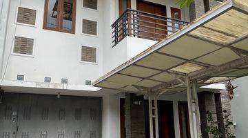 Gambar 2 Rumah 2 Lantai Bagus Semi Furnished Sertifikat Hak Milik