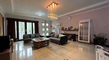 Gambar 5 Rumah 2 Lantai Bagus Semi Furnished Sertifikat Hak Milik