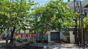 Gambar 1 RUMAH USAHA DI JALAN SUMATRA SURABAYA