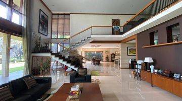 Gambar 1 Rumah Luxury Modern 3 Lantai Dijual di Setraduta Arsitek By Suwito