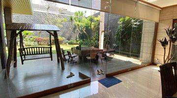 Gambar 3 Rumah Luxury Modern 3 Lantai Dijual di Setraduta Arsitek By Suwito