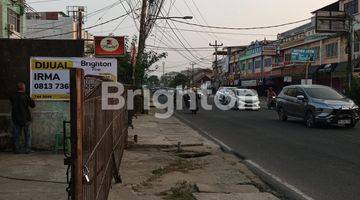 Gambar 3 RUMAH DITEPI JALAN RAYA