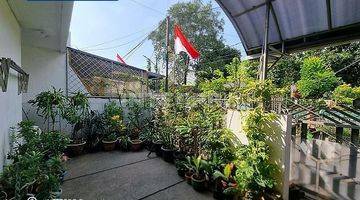 Gambar 2 Rumah 1 Lantai Depan Taman SHM di Kedoya, Jakarta Barat