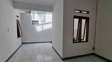 Gambar 3 rumah lux tengah kota