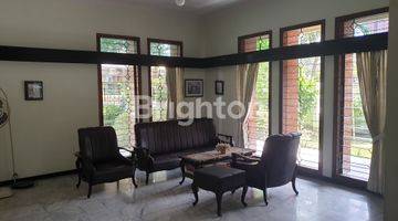 Gambar 4 Rumah Hook 2 lantai, cocok untuk tempat usaha / kantor / resto / cafe