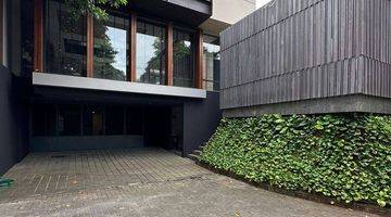 Gambar 1 Rumah Strategis Luxurious Modern Private Townhouse di Kemang