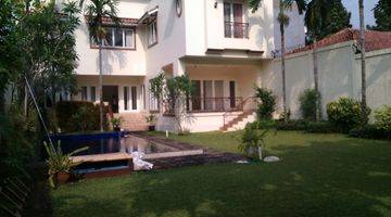 Gambar 2 A Luxurious House with Nice backyard and pool in Kemang