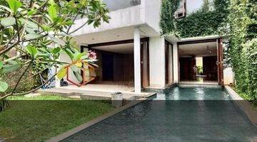 Gambar 1 rumah Tropical Modern di Kemang