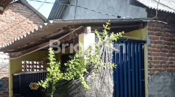 Gambar 1 RUMAH DI JL KALISARI DAMEN SURABAYA TIMUR