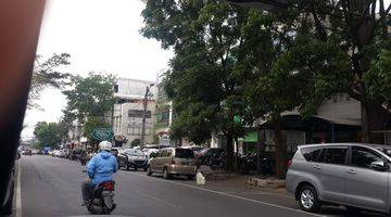 Gambar 1 Rumah tua hitung tanah ditengah kota area bisnis