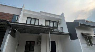 Gambar 1 Jual Rumah 2 Lantai Semi Furnished Puri Asri Pakuwon City Surabaya SHM