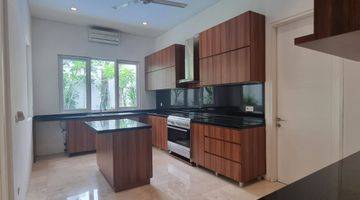 Gambar 5 Very Exclulsive And Comfortable House inside Townhouse In Kemang, Jakarta selatan