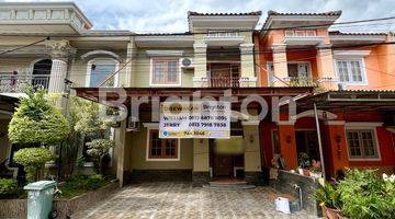 Gambar 1 RUMAH TOWNHOUSE CANTIK DAN SANGAT NYAMAN DI KOMPLEK PERUMAHAN MEWAH