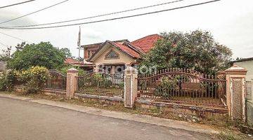 Gambar 1 RUMAH DENGAN HALAMAN LUAS DAERAH JOHOR