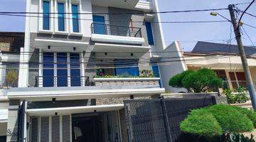 Gambar 2 Rumah Mewah Dan Asri Depan Taman Fully Furnished di Green Garden Jakarta