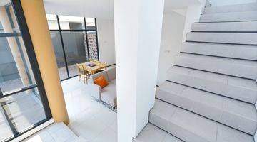 Gambar 2 Rumah 2 Lantai Modern dekat Lippo Tamini, Jakarta Ready Furnished J18482