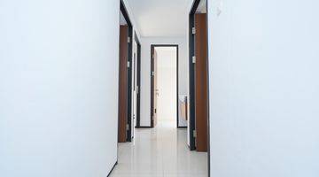 Gambar 4 Rumah 2 Lantai Modern dekat Lippo Tamini, Jakarta Ready Furnished J18482