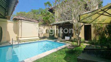 Gambar 1 Villa Located just 5 minutes away from Jimbaran Beach