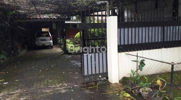 Gambar 1 Rumah Klasik Luas 8 KT 3 KM Taman Di Main Road Dago SHM