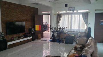 Gambar 1 Rumah 3 Lantai Semi Furnished di Duta Mekar Asri Cileungsi Dekat Mall Metropolitan Cibubur ( LT. 330180 )