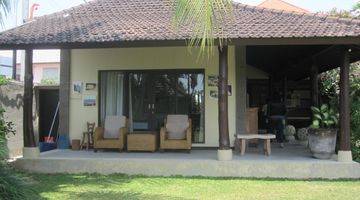 Gambar 5 Big villa, big garden