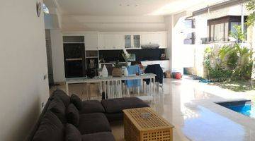 Gambar 5 Sweet white villa