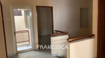 Gambar 2 Rumah Cantik Semi Furnished Di Puri Mansion 