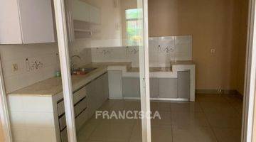 Gambar 4 Rumah Cantik Semi Furnished Di Puri Mansion 