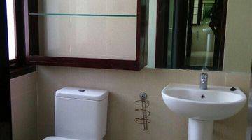 Gambar 2 Rumah cantik semi furnished di kemang