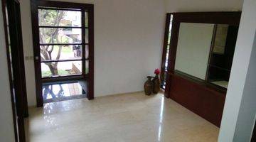 Gambar 4 Rumah cantik semi furnished di kemang