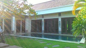 Gambar 1 beautiful villa in Sanur area