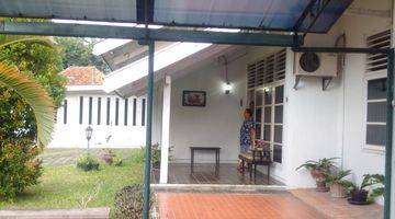 Gambar 3 Rumah di Pinggir Jalan Raya