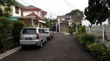 Gambar 1 rumah lama di kebayoran lama area cidodol - cluster, hadap utara, jalan depan rumah lebar, area hunian.