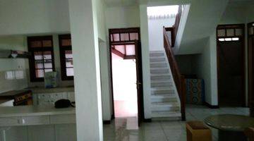 Gambar 2 rumah Tinggal semi furnish di dlm komplek grya mas pasteur