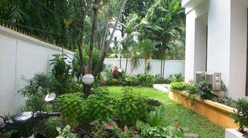 Gambar 1 light house, large size room. Nice greeny garden at quiet area