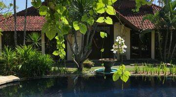 Gambar 2 Spacious beautiful villa