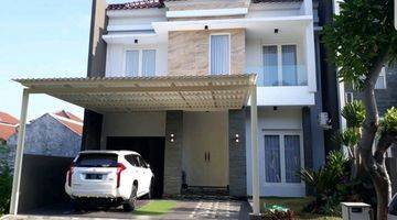 Gambar 1 Rumah sangat mewah model minimalis di Fullerton, Citraland, Surabaya