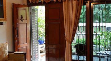 Gambar 5 Rumah Cantik Full Furnished di Raya Manyar Tirtoyoso  pusat kota Surabaya