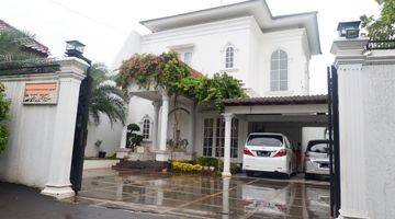 Gambar 1 Rumah Bergaya Classic Modern