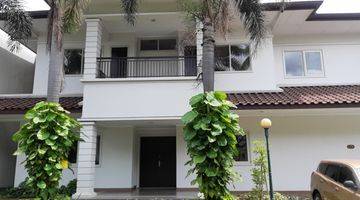 Gambar 2 Nice house in Kemang Timur, Compound, good maintenance services.