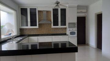 Gambar 4 Nice house in Kemang Timur, Compound, good maintenance services.