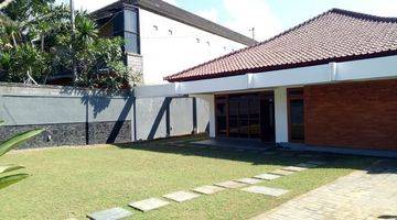 Gambar 1 Cozy and spacious house at Sanur Kauh .