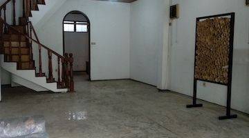 Gambar 1 Rumah 2 Lantai Unfurnished, Harga di Bawah Njop Nego