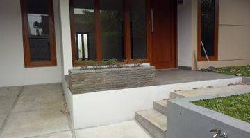 Gambar 1 Rumah di Jl. Sumber Hegar, Sudah renov taman depan belakang