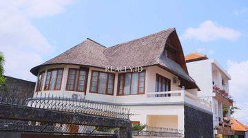 Gambar 1 3 Bedroom Private Villa in Petitenget