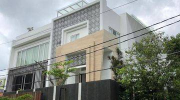 Gambar 3 Rumah Kemang dengan 3 Lantai